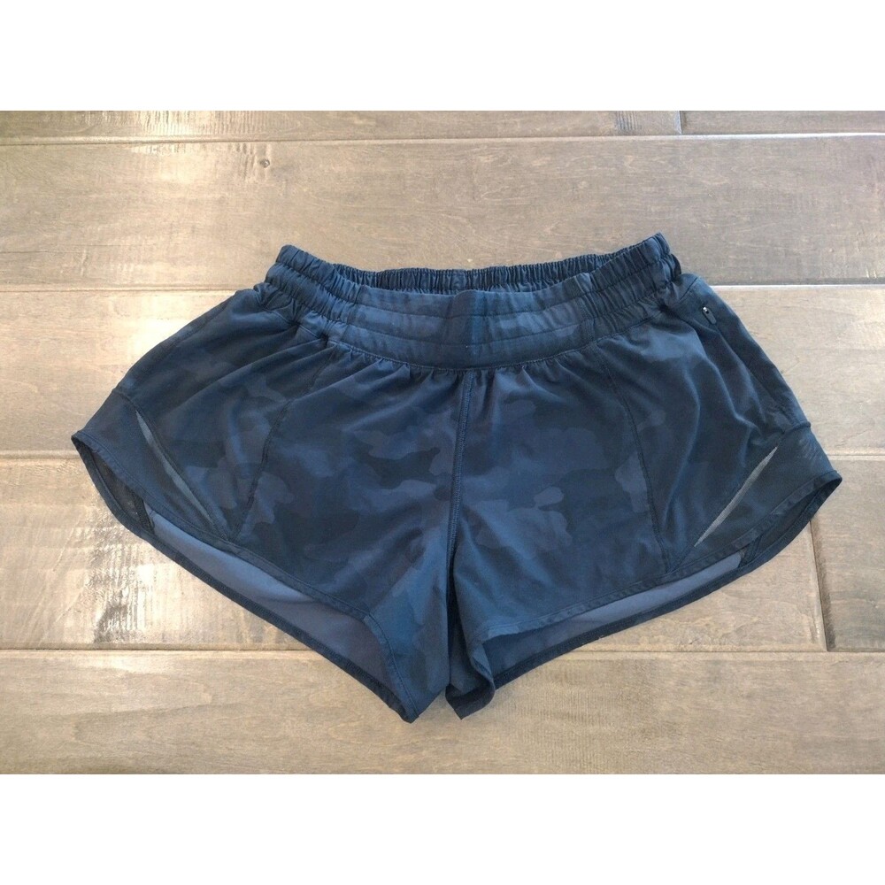 LULULEMON Women's Hotty Hot LR Low Rise black Camo 2.5" athletic shorts - size 6